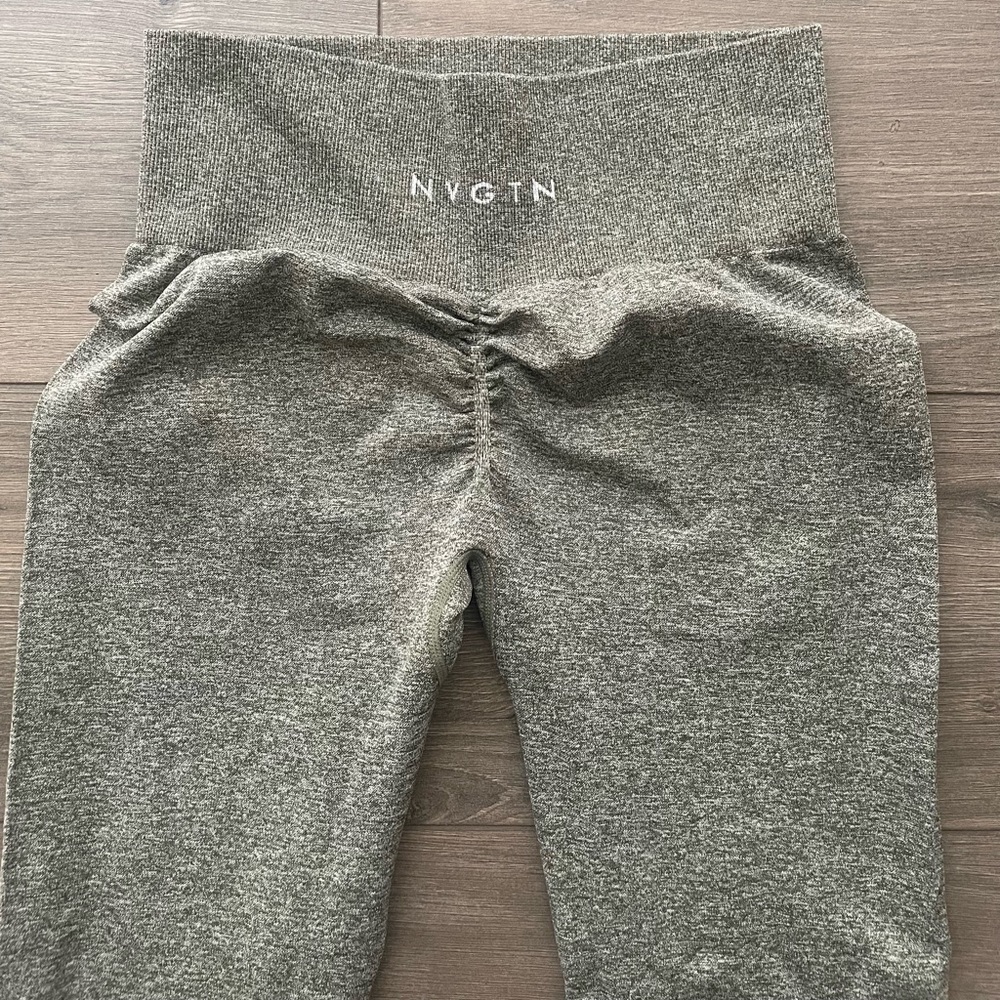 Nvtgn khaki green scrunch seamless leggings size M